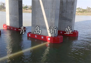  自浮式鋼覆復合材料多級消能護舷
