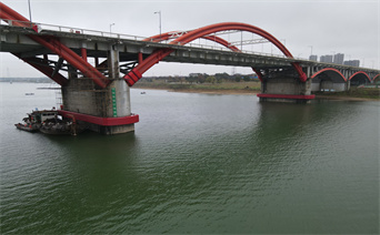 龍洲大橋 采用自浮式鋼覆復(fù)合材料橋墩防撞設(shè)施